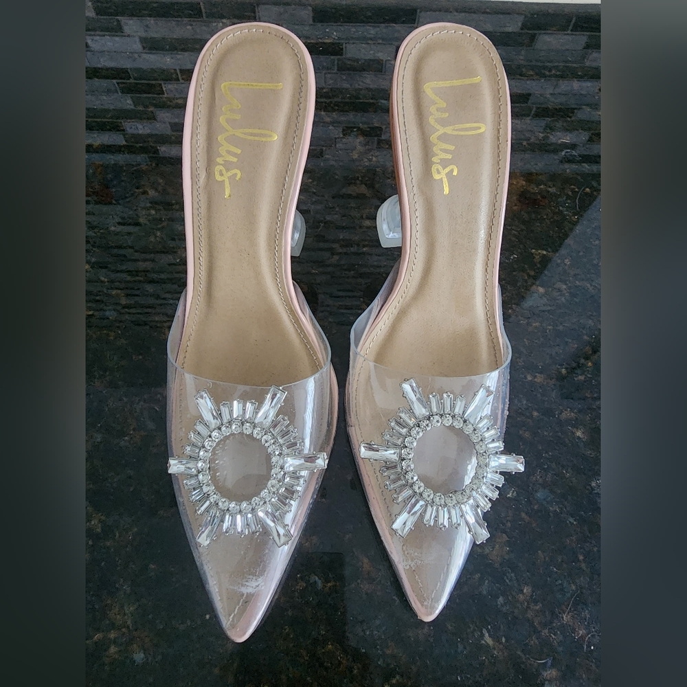 Women's Lulus heels.